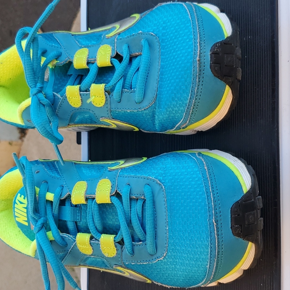 Wms Nike sneakers sz 9